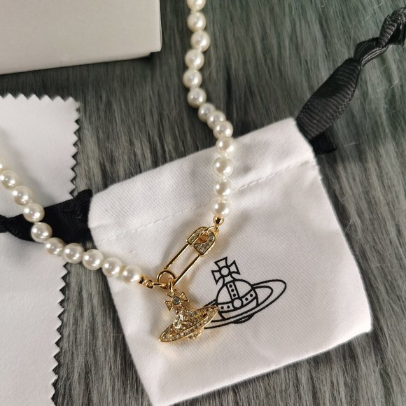 Vivienne Westwood Gold Safety Pin Pearl Necklace - Picture 2 of 6